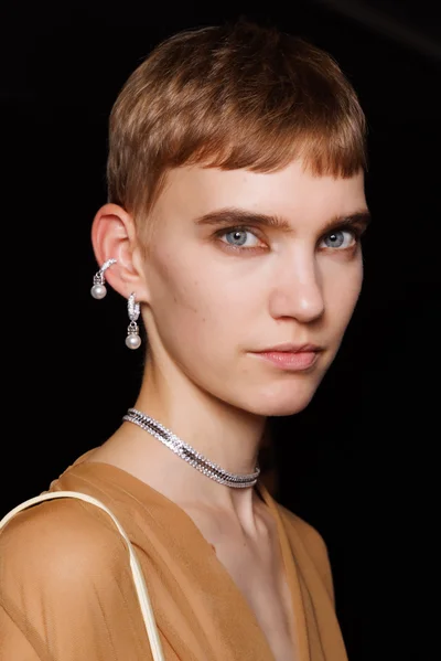 Look 10